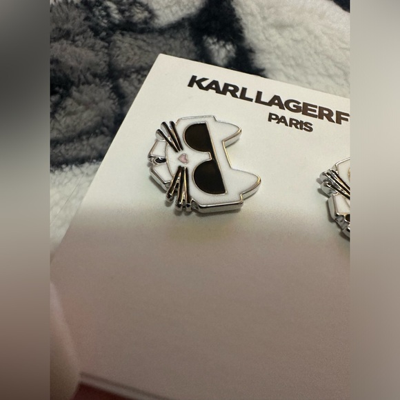 Karl Lagerfeld Silver Tone White & Black Enamel Choupette Stud Earrings NIP - Picture 2 of 4